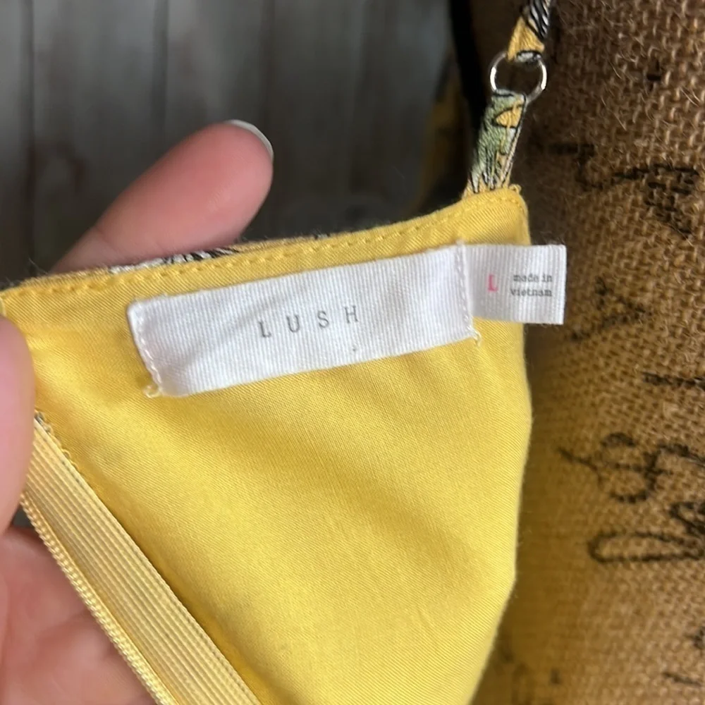 Lush Tie-Front Yellow Floral Size L Shorts Romper